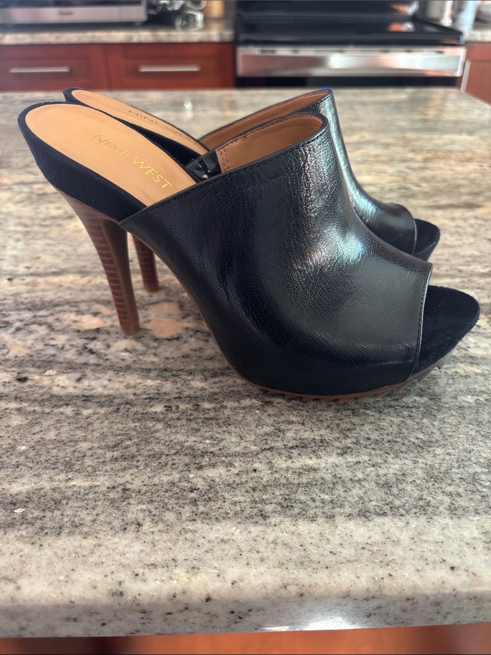 Never Worn 💥 Nine West Black Leather Lug Sole Platform Mules Sz 7.5 / 38